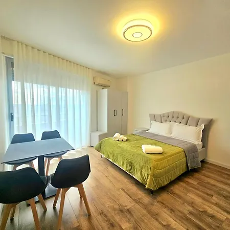 Dea's Appartement Golem (Tirana)