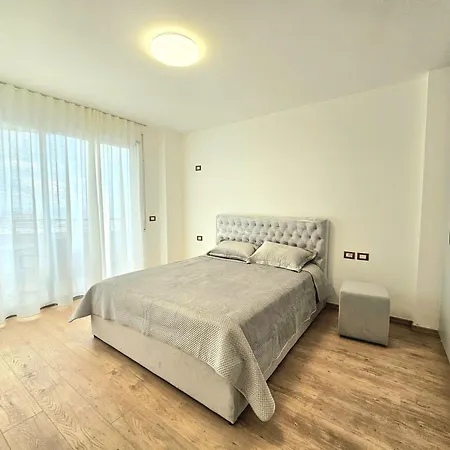 Dea's Golem (Tirana)