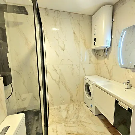 Dea's * Golem (Tirana)