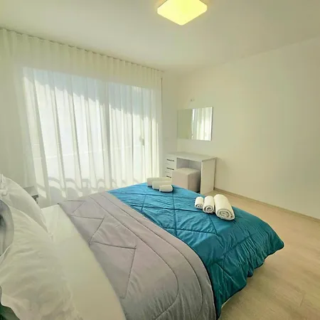 Dea's * Golem (Tirana)