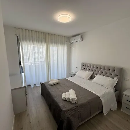 Apartment Dea's Golem (Tirana)