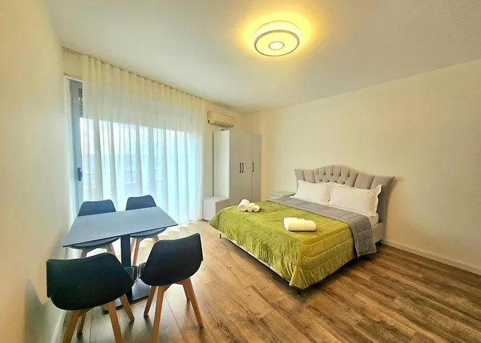 Dea's Apartment Golem (Tirana)